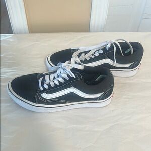 VANS WARD LOW KIDS SKATE 🛹 SHOES Black and White IN SIZE 4 men